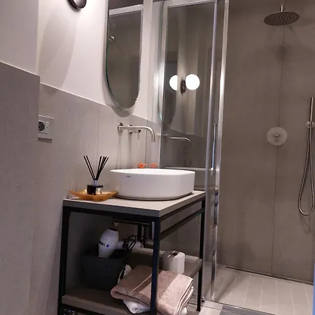 Apartament The 6 *